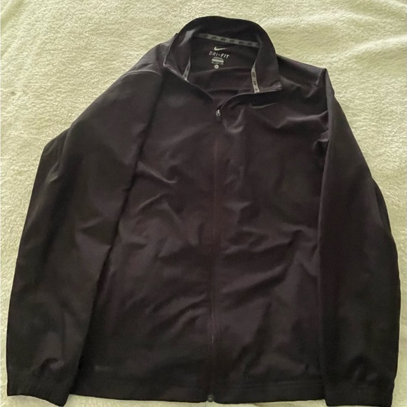 Men’s Nike dry fit long sleeve windbreaker type material but smoother size XL - Picture 3 of 7